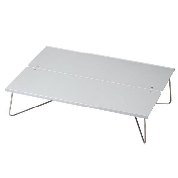 ゆったり広々使える A3サイズのコンパクトテーブル。独自構造によりパッと開くだけのワンアクションで4本のスタンドが飛び出す。ソロやペアでのハイキングやツーリングの食事、ファミリーキャンプのサブテーブルとして、 テント内での使用にも便利。[折...