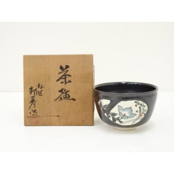 ys6970179; 宗sou 九谷焼 新田邦彦造 黒釉窓絵花茶碗（共箱）【道 
