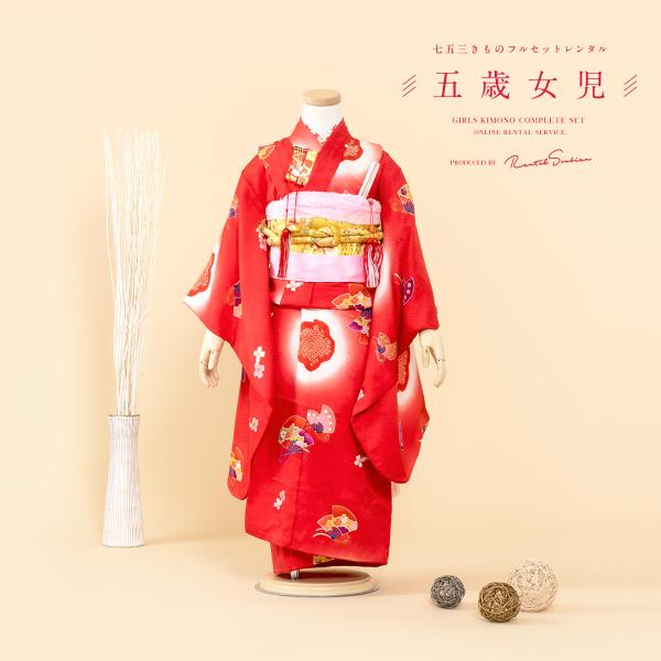 ■色着物　赤■対応身長約110cm前後■内容着物・作り帯・襦袢・帯揚げ・帯締め・しごき・はこせこ・扇子・バッグ・草履・腰紐2本・和装ベルト・伊達締め・足袋（プレゼント）■商品について５歳の標準サイズに肩上げ腰上げ済みです。記載されているサイ...