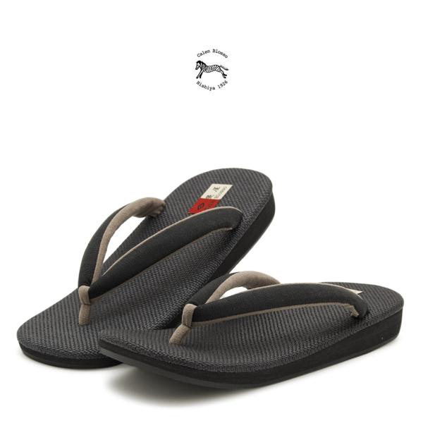 老舗の草履屋の菱屋カレンブロッソのZETTA■色台　黒鼻緒　黒■素材鼻緒：麻本天：合成皮革（ポリエステル88％・ポリウレタン12％）先つぼ：合成皮革（ポリエステル88％・ポリウレタン12％）天：ナイロン台：EVA（エチレン酢酸ビニルコポリマ...