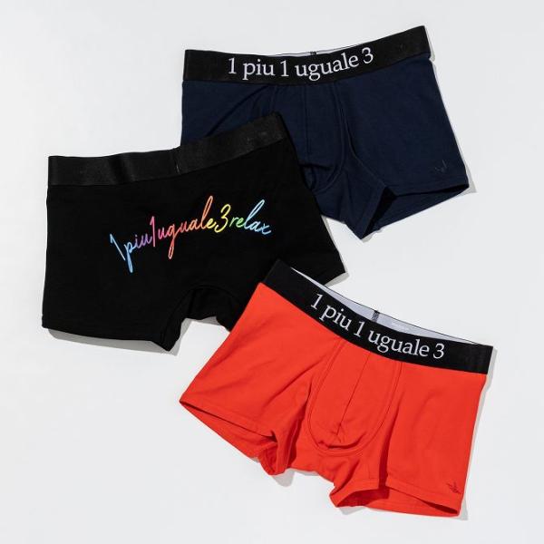 1PIU1UGUALE3 RELAX ウノピゥウノウグァーレトレ バックプリント