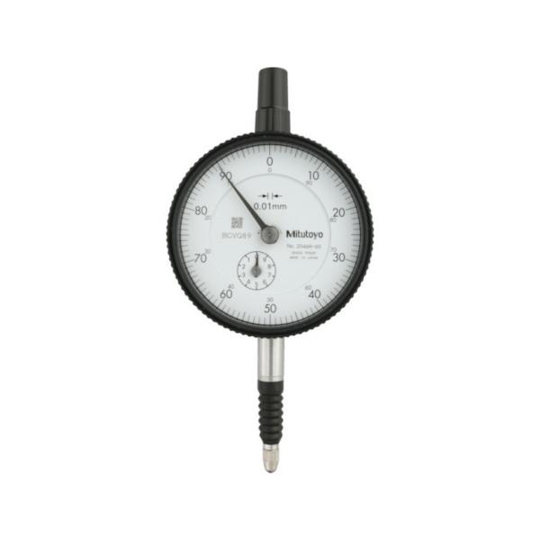 ※当店オリジナル梱包のため、お送りする箱は簡易箱か、簡易梱包のみとなります。【商品仕様】タイプ：耳金付裏ぶたタイプ測定範囲：0〜10 mm最小表示：0.01 mm目盛仕様：±0?100取付軸径：8 mm測定力：2.5 N 以下文字盤径：57...