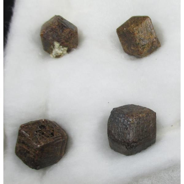 ALMANDINE(�S�΂񂴂����)���m������1672