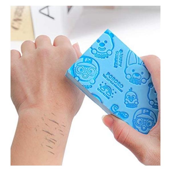 【非常に強い吸水】  材質：PVA、快適で柔らかいスポンジの材質を採用！きめ細かいスポンジの吸水効果抜群♪皮膚を傷つけず穏やかな角質(垢)除去、ダメージからお肌を守ります。皮膚をつるつるにして清潔に保てます。【サイズ】12×6.5×2.5c...