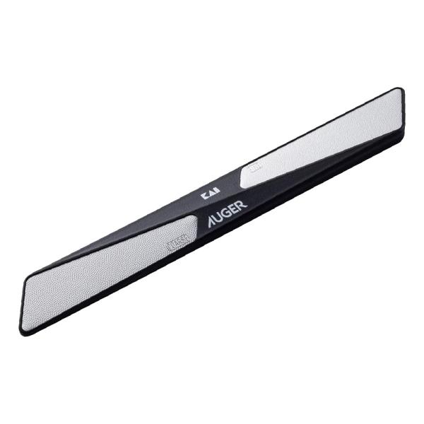 多くの独自機構や特許技術を取り入れ、機能性とスタイリッシュさを実現。デザイン性、操作性、材質などすべての面において追求したトータルグルーミングツール。ワンランク上の肌触りと使用感で、グルーミングの世界を体感できます。爪の形を整える「COAR...