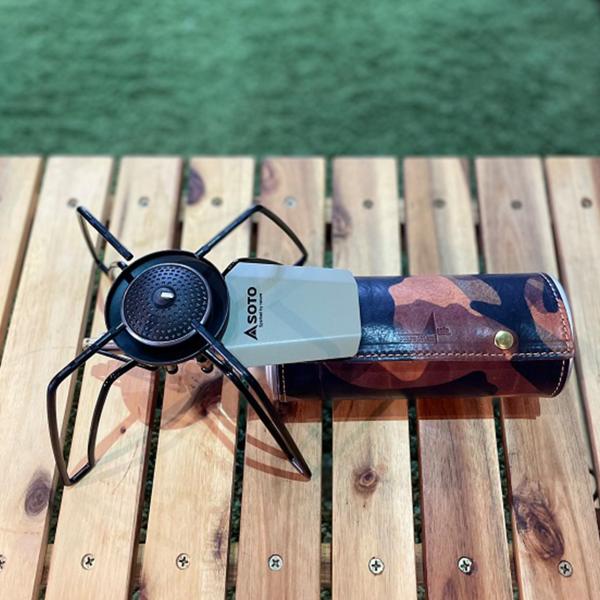 [Release date: January 30, 2024]カセットボンベをおしゃれに演出！フルベジタブルタンニンの化学薬品を使用しないオーガニックな革なので、経年劣化も楽しめ末永くご愛用して頂けます。素材：牛革SIZE:23.5cm×...