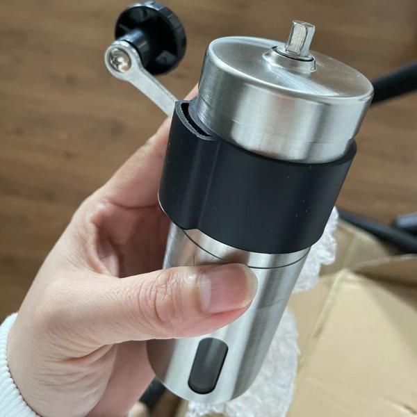コーヒーミル（S） 手動 1~2杯分用 ハンドル収納ゴムカーバー付き　