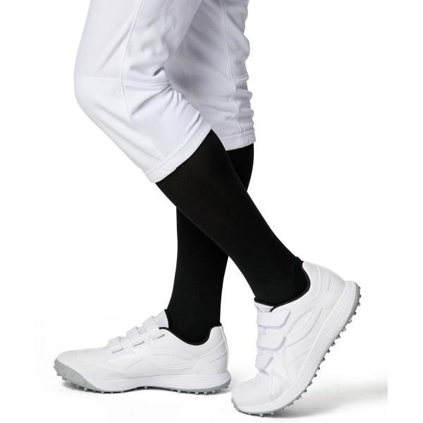 アンダーアーマー UNDER ARMOUR UA エクストリーム アイコン ターフ V 6010490　高校野球対応 (001 、 100 カラーのみ ) 。クッション性とグリップ力に優れたトレーニングシューズ。ストラップのアジャスタブル機...