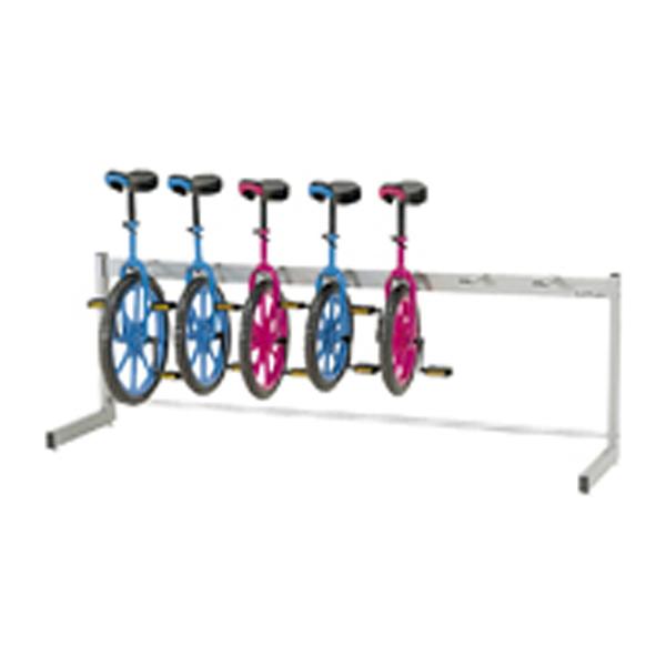 エバニュー Evernew 【メーカー直送品】 一輪車ラック片面式7台掛 収納 ラック 整理 横長 工具組み立て 保護キャップ付 高さ調節アジャスター付  EKD118　当商品は、壁際などの限られたスペースで一輪車を収納。横長で片面7台の一...
