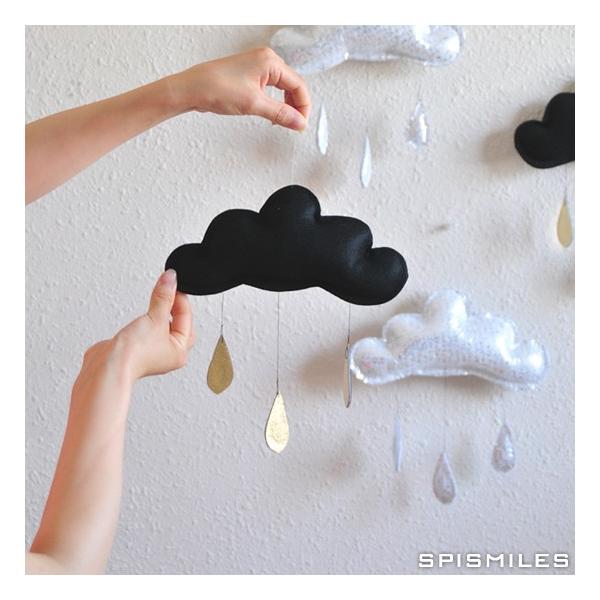 【ブランド名】The Butter Flying（バターフライング）【商品名】雲のモビール・ブラッククラウド（ゴールドの雫&amp;lt;）【製造】カナダ【素材】本体：100% フェルト/The cloud is stuffed with ...