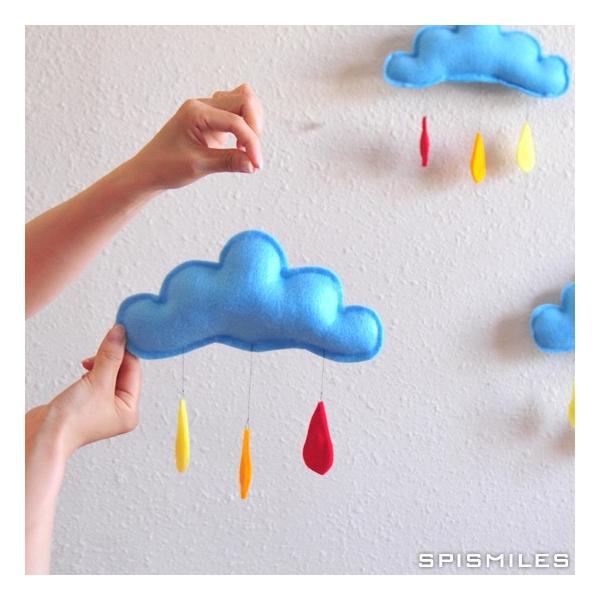 【ブランド名】The Butter Flying（バターフライング）【商品名】雲のモビール・ちょっと大きめライトピンク色の雲（ゴールドの雫）【製造】カナダ【素材】本体：100% フェルト/The cloud is stuffed with ...