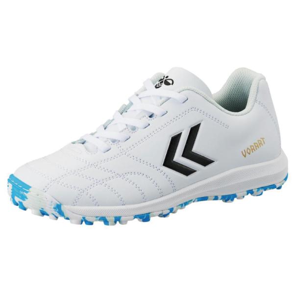 足への優しさとボールタッチを考えたシューレースタイプのジュニア専用トレーニングシューズ。痛くなりにくいワイド設計、衝撃を吸収する肉厚ミッドソール、走りやすい柔軟なアウトソールに加え、ボールを蹴りやすいアッパー設計が特徴。■アッパー：人工皮革...