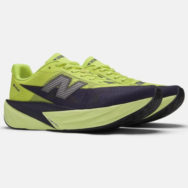 スマートなメッシュアッパーと大胆なミッドソール形状により、日常使いのトレーナーでありながら、現代的なスタイルを演出。卓越した軽量感のFuelCellミッドソールテクノロジーを搭載。PEBAとEVAフォームの組み合わせにより、反応性とエネルギ...