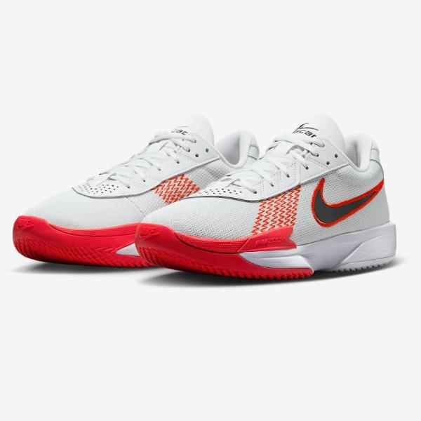 体育館、公園、家の前、どこで遊ぶ時にも最適な、まったく新しいG.T. カット アカデミー。 ステップバックジャンパーやバックドアカットなど、ゲームの流れを変えるプレーのためにスペースを生み出せるデザイン。グリップに優れたマルチコートトラクシ...