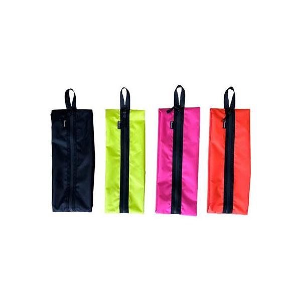 撥水加工が施されている防水マルチケース。ファスナーは止水ファスナーを使用し水の侵入を防ぎます。プール用品など濡れたものを収納したり、合宿や遠征時の着替え等の小分け収納用、シューズケース　など大活躍間違いなしのアイテム。素材：ポリエステル10...