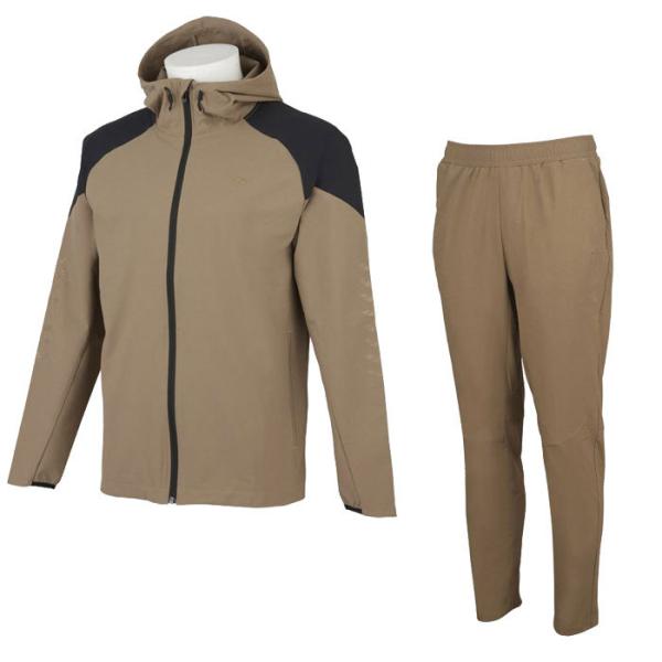 はっ水とストレッチ性のある布帛素材を使用したウィンドジャケット（ジップ付）とロングパンツ。両袖にプリントされたチームラインがデザインポイント。フードと裾には、アジャスターが付いています。こちらの商品は、右側についたジップ付ポケットの中に収納...