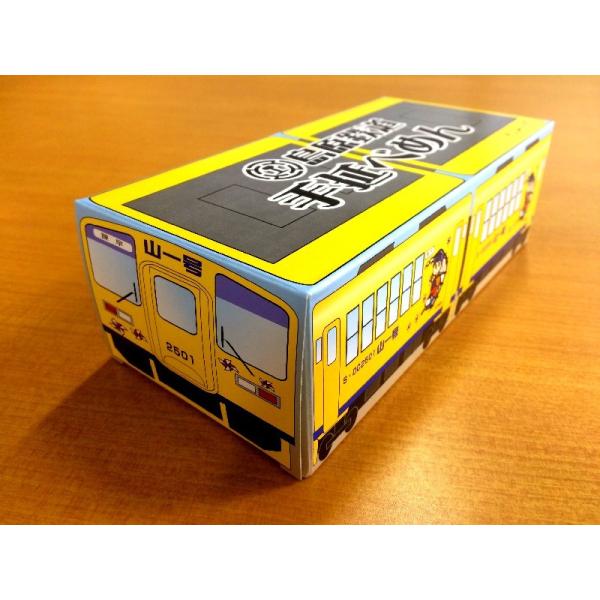 長崎県の特産品である「島原手延べそうめん」。その「島原手延べそうめん」がしまてつの幸せの黄色い列車型のパッケージで登場です！本商品は島原半島を代表する、そうめんの一流メーカー「めんの山一」ブランドが製造したものであり、品質は保証付きです！さ...