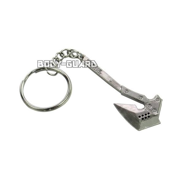 ■　商品説明合金製の斧型キーホルダーです。プラスチック製に比べて頑丈で重厚感があります。このデザインに惹かれる方も多いでしょう。特徴的なフォルムは、自分の趣味や好みをさりげなくアピールできます。■　サイズ全長　約6.6cm（斧のみ）キーホル...