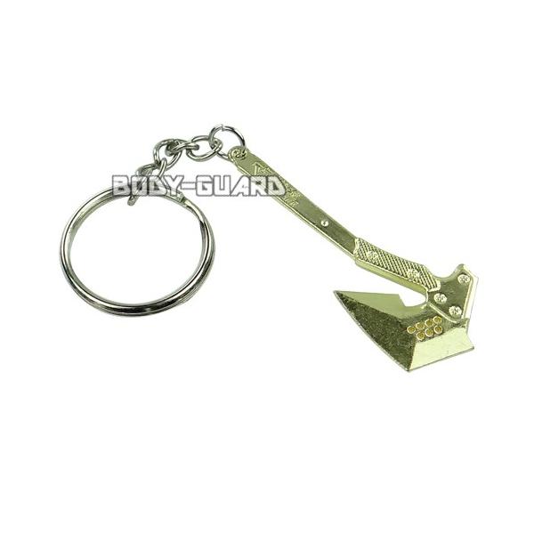 ■　商品説明合金製の斧型キーホルダーです。プラスチック製に比べて頑丈で重厚感があります。このデザインに惹かれる方も多いでしょう。特徴的なフォルムは、自分の趣味や好みをさりげなくアピールできます。■　サイズ全長　約6.6cm（斧のみ）キーホル...