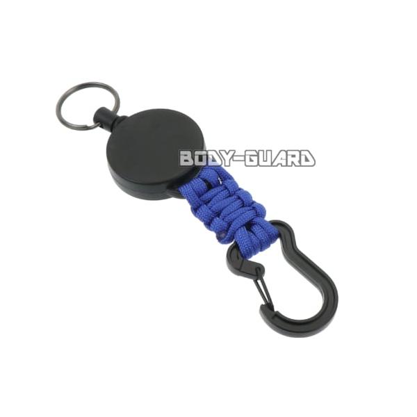 ■　商品説明パラコードを編み込んだデザインが魅力の伸縮リールキーホルダーです。リールの伸縮側にはキーリングが付いており、付属のカラビナでバッグやベルトに簡単に装着可能。鍵や小物の持ち運びがスムーズに行えます。頑丈なパラコードは、緊急時には応...