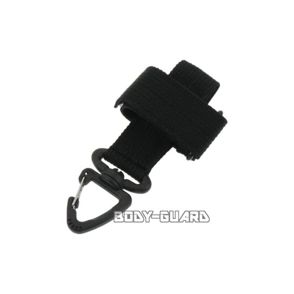 ■　商品説明手袋の吊り下げやロープのまとめ収納など、さまざまに使える多用途ホルダーです。マジックテープでしっかり留められるため、手袋やロープの持ち運びに便利。カラビナは360度回転可能で、どの角度でも自由に使用できます。付属のカラビナでバッ...