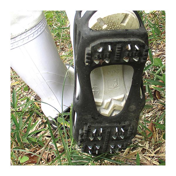 ■特長■・刈払作業時等で傾斜地や、不安定な場所での作業時に安定して作業することができる、簡易型取り付け型のスパイクです。・24本の爪が足先と踵で、しっかりグリップします。・靴底全体を覆うタイプなので、長靴などにもしっかりフィットします。・本...