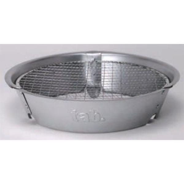 ●メーカー名：タブ / tab.●商品名：ワイドグリルメーカー品番：TB-WGRA01JANコード：4906925310056Φ260×φ202×65缶ストーブをさらに使いやすく。缶ストーブのフタを外してセットします。炭火や熾火でバーベキュ...