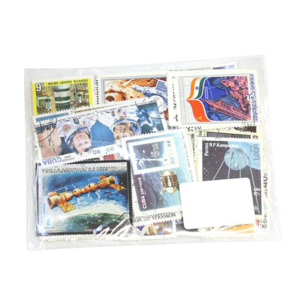 大型の宇宙柄の切手を集めました。若い方には昭和レトロなデザイン。元切手少年には、懐かしい宇宙の切手です。駄菓子屋で謎の封筒に入って売ってましたね・・そんな昭和の時代の切手を中心に大型宇宙切手が250枚入っています。写真に写ってますが、筑波万...