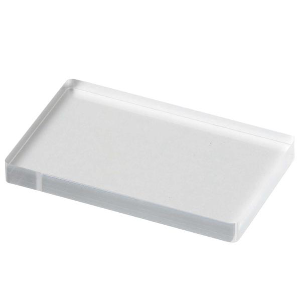 自立して使いやすい！スタンプ台としても大活躍のアクリルブロック！50×80×8mmの使いやすいサイズのアクリルブロックです。自立するので作業中も邪魔にならず便利。透明度が高く、スタンプの位置合わせが簡単にできるアクリルブロックです。別売りの...