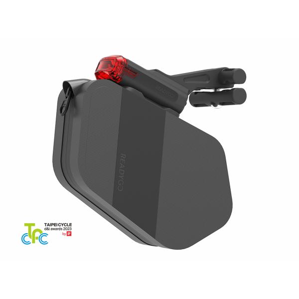 強度と軽量さのバランスが取れた420デニールナイロン製。止水ジップを採用し、水の侵入をしっかりガード。ワンタッチ式のバックルで、手軽に付け外しが可能。 LF01 Glow Bike Fenderとの併用も可能。＜商品特徴＞・スペアチューブや...