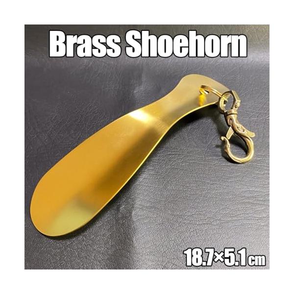 携帯して持ち運びやすい真鍮製の短ヘラ靴ベラになります。 美しい真鍮製を使用し、キーホルダーとしても使えるフック付きカバン、バッグ、ジーンズに取付けなどもかっこよくできるのが可能になるアイテムgoods■美しい黄金の真鍮製 長く使うだけ自分に...