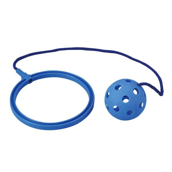 リングに足を通してボールを回す、カラフルなスキップです。商品サイズボール:φ71.5mm、ひも：520mm、リング内径：φ130mmセット内容本体×１