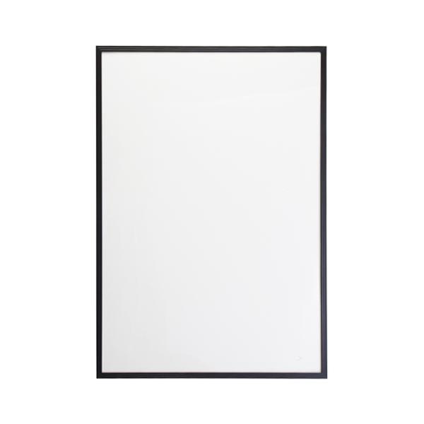 ●規格：Ｂ３判●収容寸法：縦５１５×横３６４ｍｍ●重量：４２０ｇ●フレーム幅：１４ｍｍ●厚：８ｍｍ●収納可能厚：約０．６ｍｍ●材質：表面 シート＝再生ＰＥＴ，裏板＝グリーン ボード紙，フレーム＝アルミ●ひも付●ビニール袋入