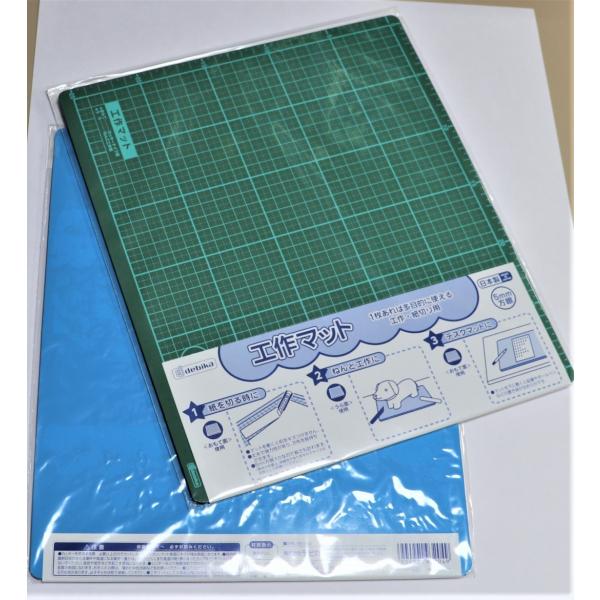制限寸法を超えています。メール便発送はできません。１枚あればカッターマットとねんど板の多目的に使えるマットサイズ：320×270×3ミリ表面：（グリーン）５ミリ方眼入りカッテイングマット裏面：（ブルー）ねんど工作用材質：再生PVC