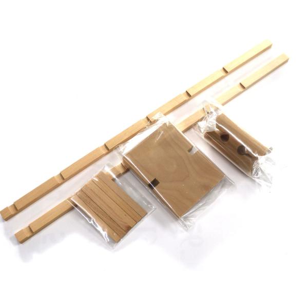 木工工作素材組立セット はしごをくるくる（円柱形完成品）２本の側棒の溝に合わせて段板を接着してはしごをつくります。組立はしごの上から円柱がくるくる回転しながら・・・あれっ！出初式のように。円柱形にお好みの絵柄を描いてくるくる。セット内容　●...