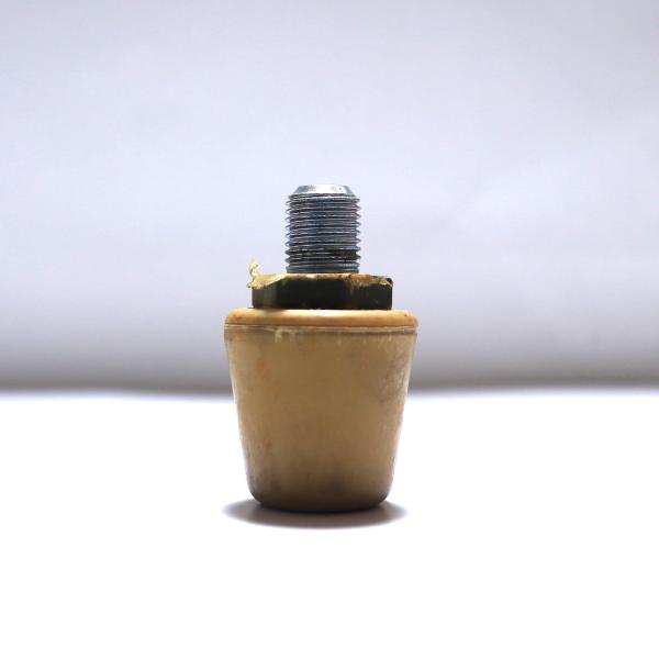 宅配便発送となります。チェア 交換用固定脚　ネジ式サイズ： 底部直径 約 20ミリ×厚み 約 30ミリ ネジ部 約 14ミリ　　　　素人の計測です。若干の誤差はご了承ください。● 室内や船舶などキャスターを交換してご使用いただけます。※この...