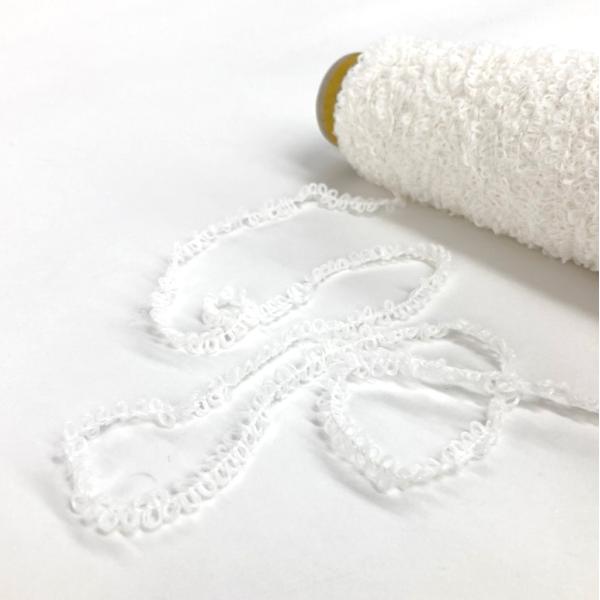 レーヨン100%のザニーループ。<br> 独特のしなやかさに加え、綺麗に並んだループ形状が特徴です。◆番手：2.8番◆素材：レーヨン100%<染色用のカセ仕立ても同時販売中です。お使いのモニター環境により実物と色が違って見...