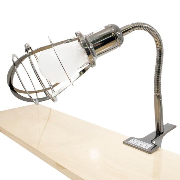 クリップで挟むだけ。必要な時に必要な場所へ設置可能。角度調整可能。写真撮影の照明などにもお使いいただけます。電球の交換が可能。お好みの電球に交換して使うことが出来ます。ケーブルの長さ：1.8mクリップはさみ幅：約30mm電球交換時の注意点：...