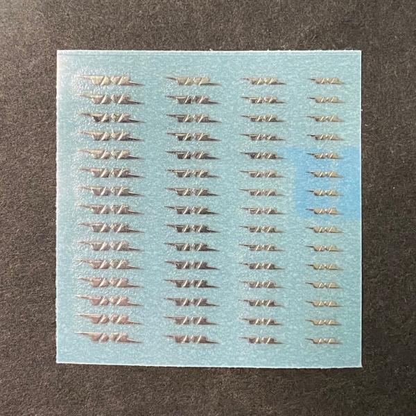 主に国鉄型特急の先頭車に貼られていたJNRマークのNゲージ（1/150スケール）用インレット（金属インレタ）です。サイズはよくみられた4種類を収録しています。★収録内容（内訳）・ボンネット用（クハ181、クハ481初期）・電気釜用（485系...