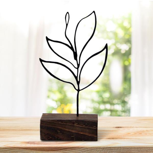 説明:メタルアクセサリー:クリエイティブでモダンな家の装飾.リビングルームのワインキャビネットのポーチの装飾.プレミアム素材: 木製ベース.硬くて強い錬鉄素材は耐久性があります.装飾オーナメント:エレガントで繊細な.デスクトップ.ワインキャ...