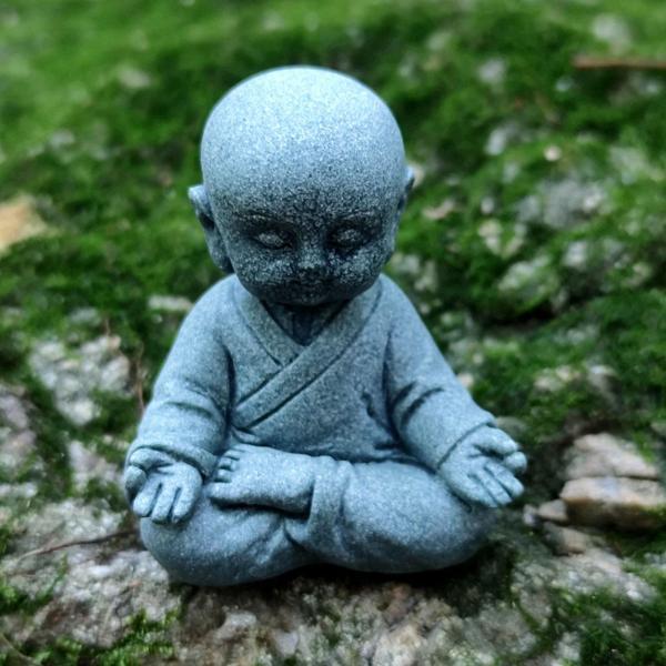 説明:仏像:中国の小さな僧侶の像.鮮やかで素敵に見えます.素材:樹脂素材を使用しており.長期間耐久性があります.デザイン: 優れた職人技で.ご自宅やホテルの装飾に最適です.特徴: ユニークな仏像.見ると気分が上がること間違いなしの銅像ですギ...