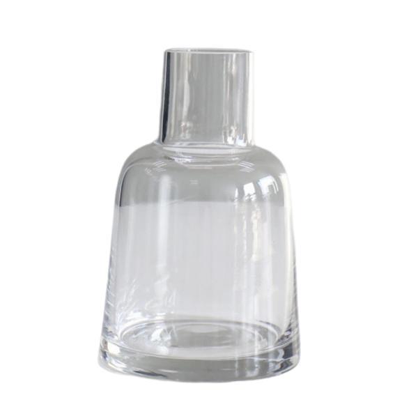 説明:[信頼性とプレミアム]:ガラスの花瓶は高品質のガラス素材で作られており.モダンで幾何学的な形状の装飾が施されており.質感が細かく.美しい花を入れることができ.家庭やオフィスの美しい装飾が施されています.[ユニークな細心の注意]:美しく...