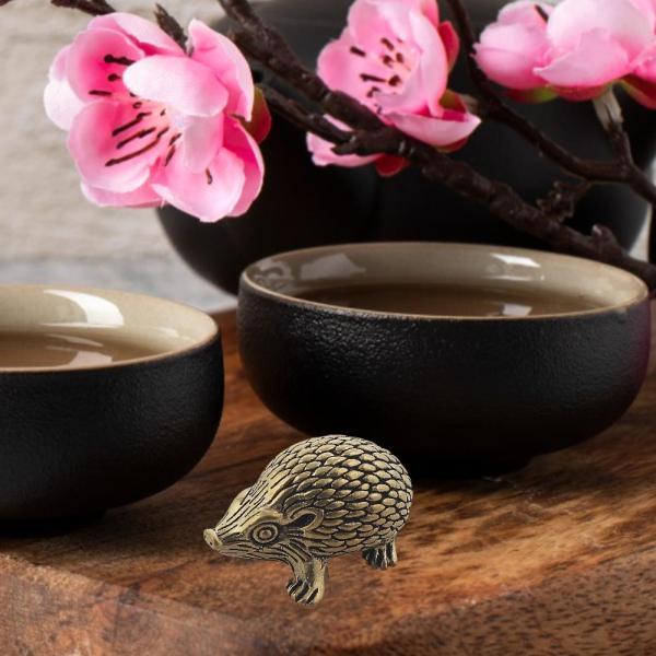 説明:[真鍮素材]小さなハリネズミのオーナメントは高品質の真鍮製で.丈夫でお手入れが簡単です. [卓上飾り]装飾的なハリネズミの像はテーブルを飾るのに使用でき.自宅やオフィスの卓上装飾に最適です. [優れた職人技]真鍮製のミニハリネズミの置...