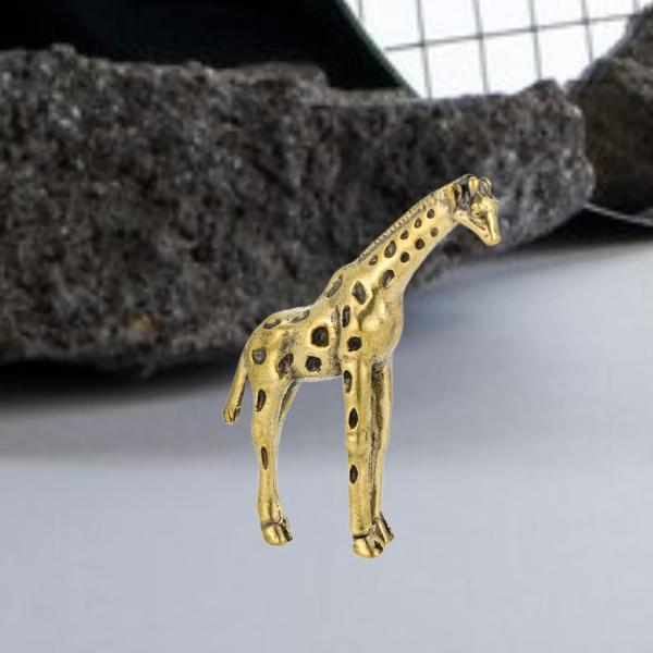 説明:[キリンの彫刻飾り]: クリエイティブなデザイン.エレガントな外観.キリンの像は装飾的で.棚や机の上に飾ったり.大きなコレクションの一部として飾ったりするのに適しており.場所を取りません. [高品質素材]: キリンの彫刻は高級銅製で....