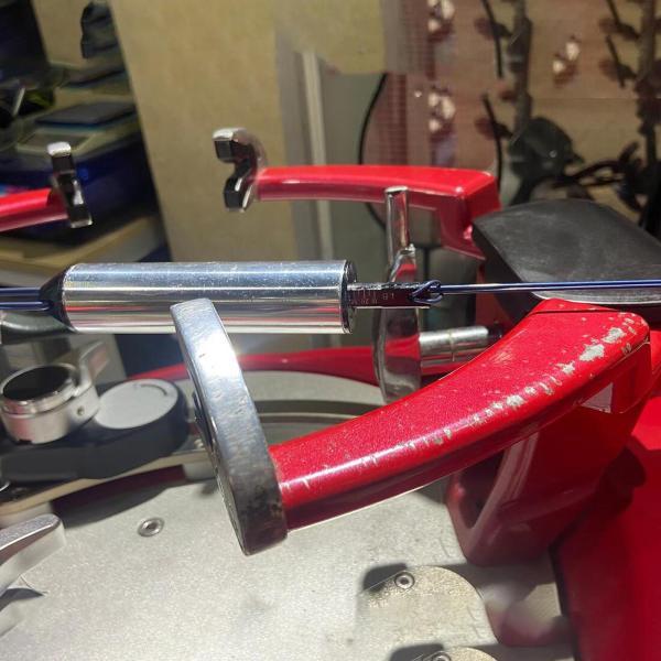 説明:[ストリングテンションキャリブレーター]機械精度チェック用スプリングテンションキャリブレーター.[テンション測定器]ストリングマシン同士を接続して.実際のテンションを確認.[プレミアム素材]張力校正器はアルミニウム合金製で.丈夫で耐久...