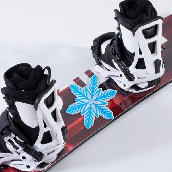 説明:[PVC素材]スノーボードトラクションストンプパッドはPVC素材で作られており.軽量で耐久性があり.持ち運びや保管が簡単です.[滑り止めデザイン]特殊な盛り上がったリッジデザインを備えたスノーボードストンプパッドは.ゲレンデでのトラク...