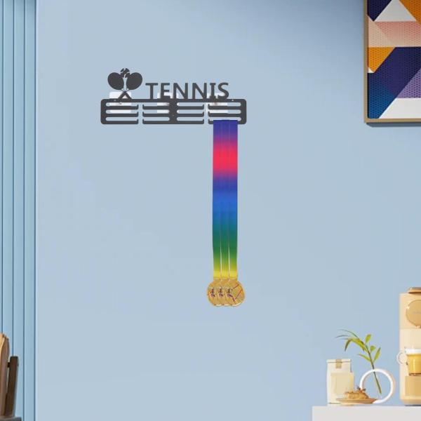 説明:[メダルホルダー]メダルホルダーは壁にしっかりと取り付けることができます.優れた耐荷重性を備えたディスプレイ棚には.すべてのメダルや賞品を展示するのに十分なスペースがあります. [高品質の素材]メダルディスプレイハンガーホルダーは高品...