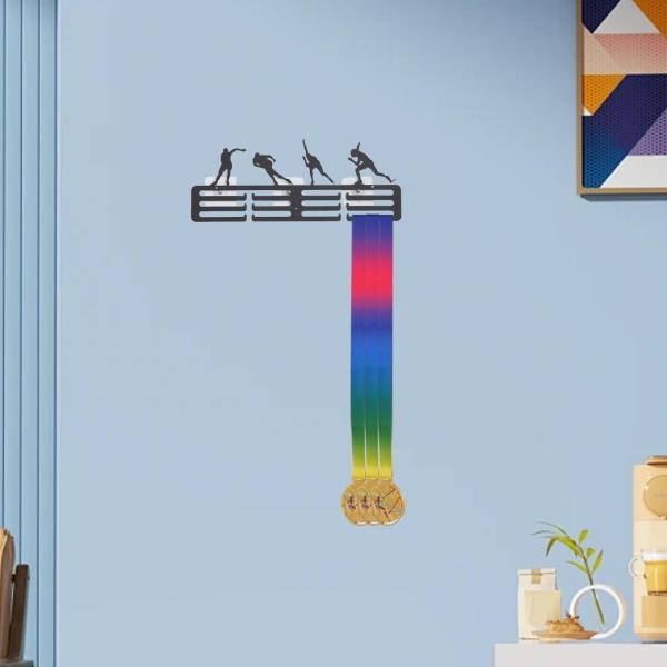 説明:[メダルホルダー]メダルホルダーは壁にしっかりと取り付けることができます.優れた耐荷重性を備えたディスプレイ棚には.すべてのメダルや賞品を展示するのに十分なスペースがあります. [高品質の素材]メダルディスプレイハンガーホルダーは高品...