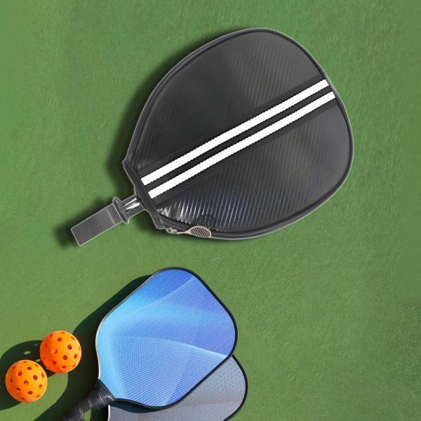 説明:[整理整頓と便利]: このプロ仕様のピックルボールパドルバッグは.旅行中にピックルボールパドルとボールをきちんと収納できます.ジッパー付きの開口部と調節可能なショルダーストラップが特徴で.持ち運びが簡単です. [軽量で持ち運びに便利]...