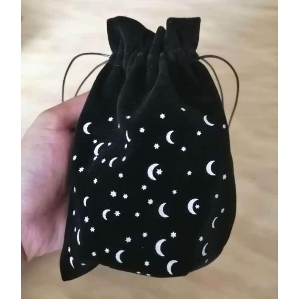 説明:快適な肌触りのベルベット素材.耐摩耗性.洗濯可能.環境にやさしい.独特の月と星の模様がプリントされています.簡単かつ迅速な保管のための巾着デザイン.タロットカード.ジュエリー.おもちゃなどの保管に使用できます.仕様:素材:ベルベットサ...